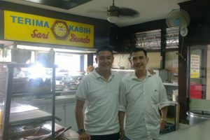 Irgi Fahrezi lagi makan di Sari Bundo Juanda