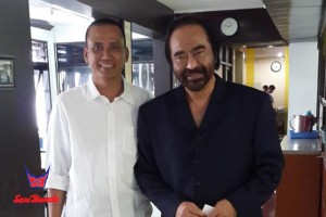 Surya Paloh Saat Makan di Sari Bundo Juanda, owner (kiri)