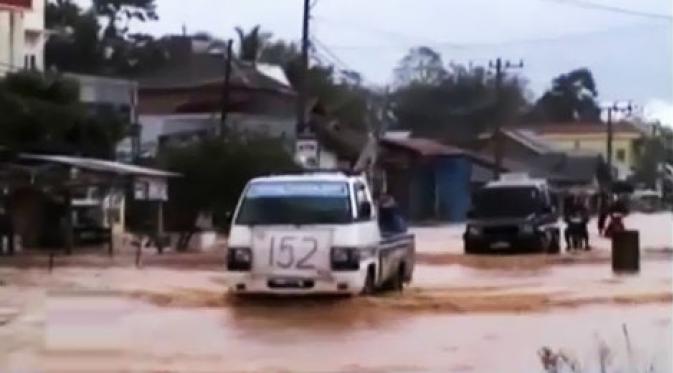 banjir-sumatera-barat-sungai-batang-kamang