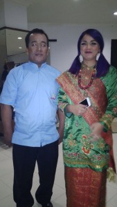 Rendi RM Sari Bundo bersama Rina Nose