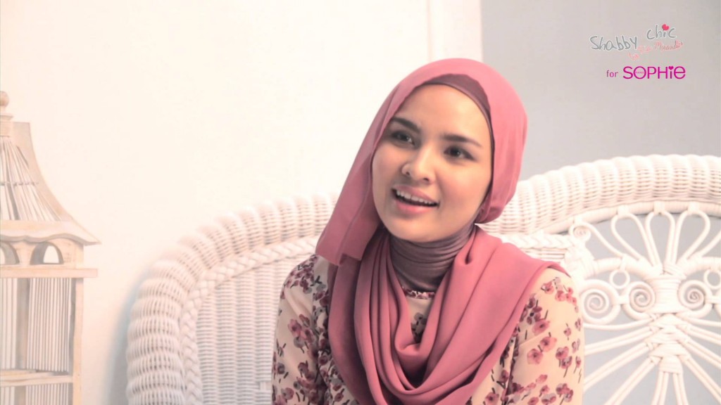 Budaya Minang Jadi Inspirasi Desainer Busana Ternama Ria Miranda