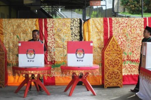 Kreatifnya Urang Minang Sambut Pilkada, Ada TPS Ala Baralek
