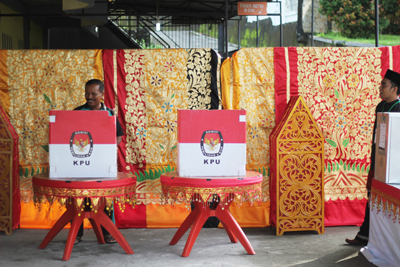 Kreatifnya Urang Minang Sambut Pilkada, Ada TPS Ala Baralek