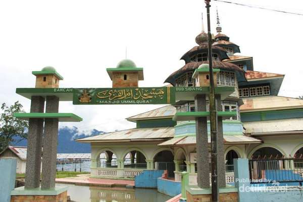 Masjid Berumur Ratusan Tahun Masih Berdiri Kokoh di Tepi Danau Maninjau 2