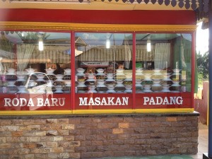 nama keunikan rumah makan padang