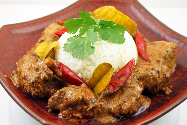 rendang keunikan rumah makan padang