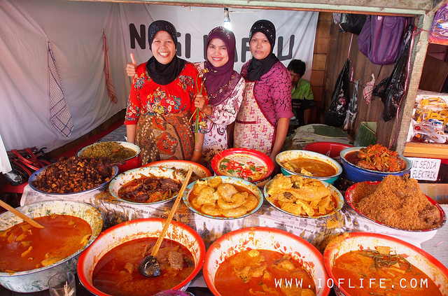 Jika Melancong ke Ranah Minang, Lupakan Diet