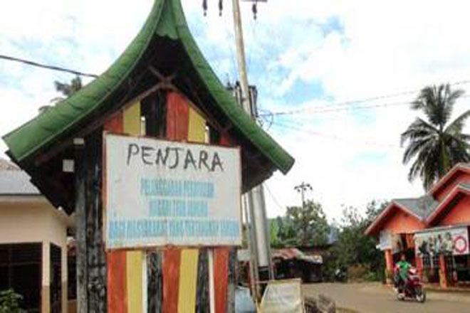 Jangan Coba-coba Berbuat Asusila di Tanah Datar, Penjara Adat Siap Menanti