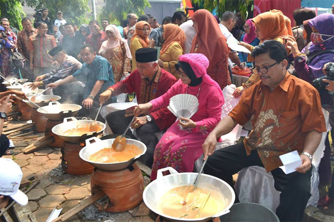 100 Koki Dalam dan Luar Negeri Akan Lomba Masak Randang