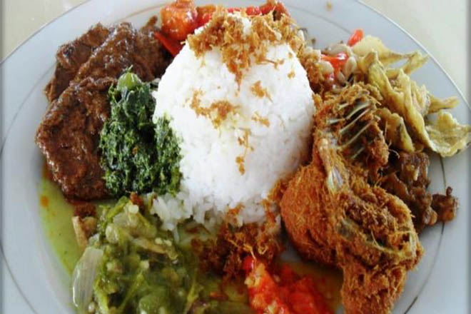 Takut Kolesterol Menyerang? IniTips Memilih Menu Sehat di Rumah Makan Padang