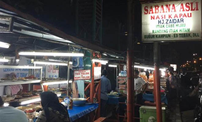 Itiak Lado Mudo jadi Favorit Santapan Sahur di Pusat Kuliner Masakan Padang Ini