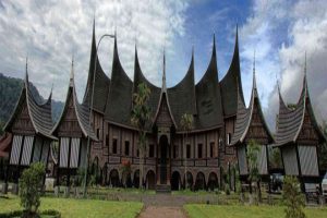 Manambang, Tradisi Unik Saat Hari Lebaran di Padang