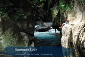 Sejuknya Air Terjun Ngungun Saok di Lubuk Minturun Padang