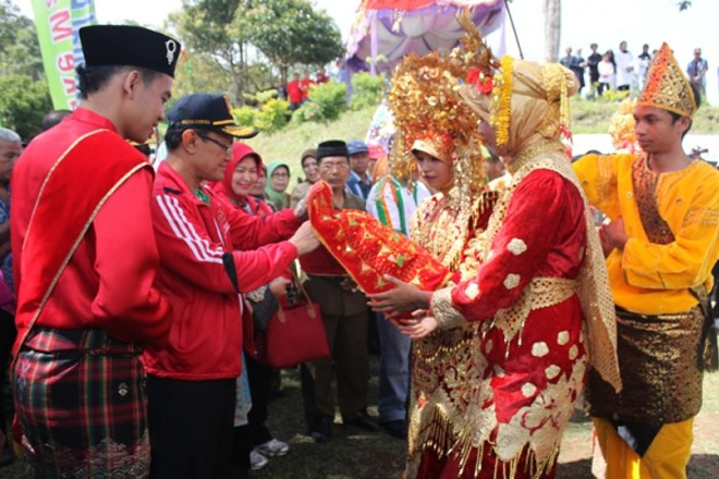 Tradisi Mengunyah Sirih, Simbol Penghormatan Orang Minang