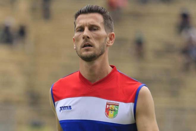 Bek Spanyol Mulai Jatuh Cinta dengan Masakan Padang