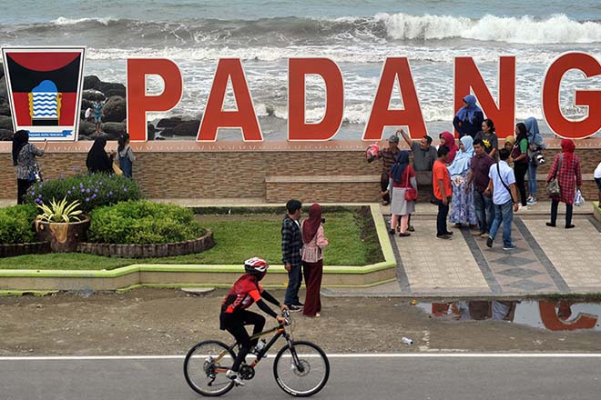 Pantai Padang Punya Aturan Berwisata Baru Lhoo ...