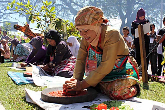 Ribuan Peserta Memeriahkan Lomba Memasak Menu Tradisional Padang