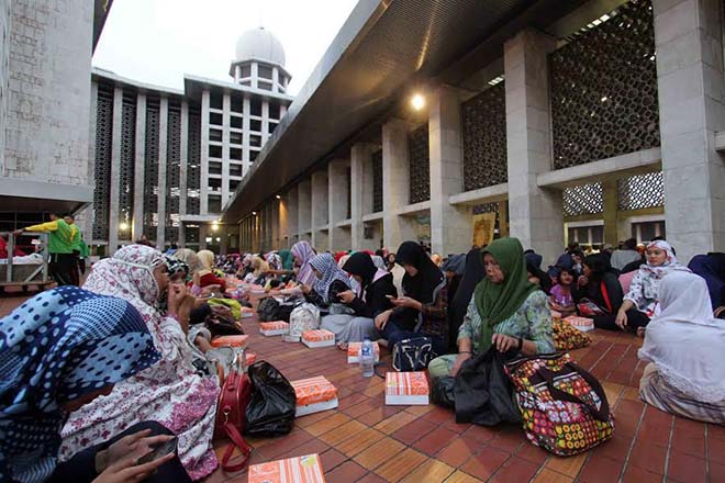 Masakan Khas Padang Jadi Menu Perdana Buka Puasa di Masjid Istiqlal