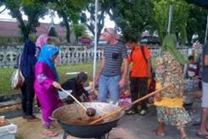 Tradisi 'Marandang' Penanda Awal Ramadhan di Sumbar