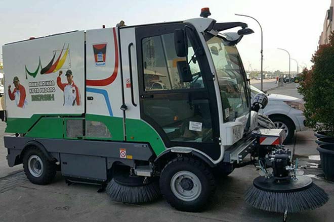 Terobosan Pak Wali, Mobil Penyapu Jalan Hadir di Kota Padang