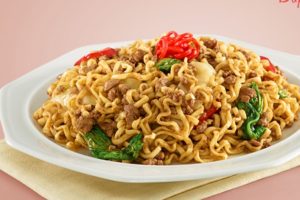Coba Buat Sendiri dan Nikmati Mie Goreng Saus Rendang Berikut Ini