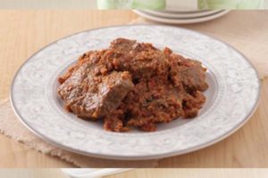 Menu Favorit Rumah Makan Padang rendang daging