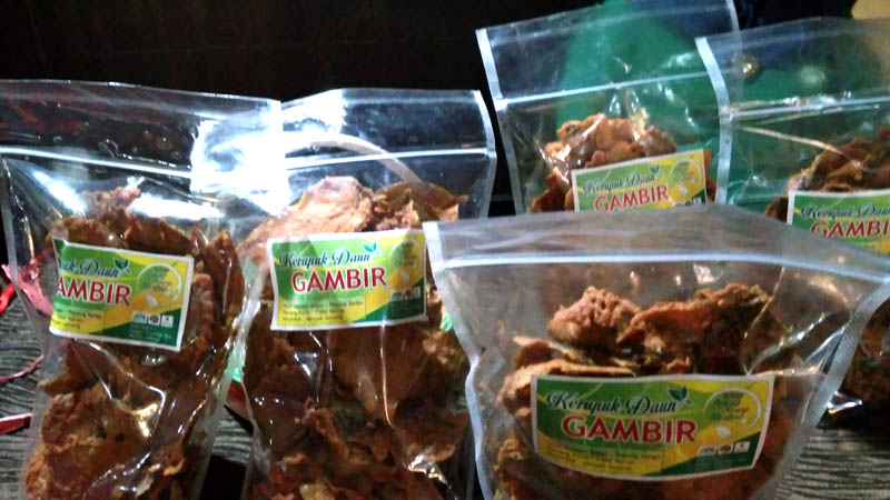 Oleh-oleh Unik Khas Ranah Minang, Kerupuk Daun Gambir