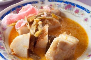 Jajal Nikmatnya Ketupat Sayur Khas Padang ala Gerobakan