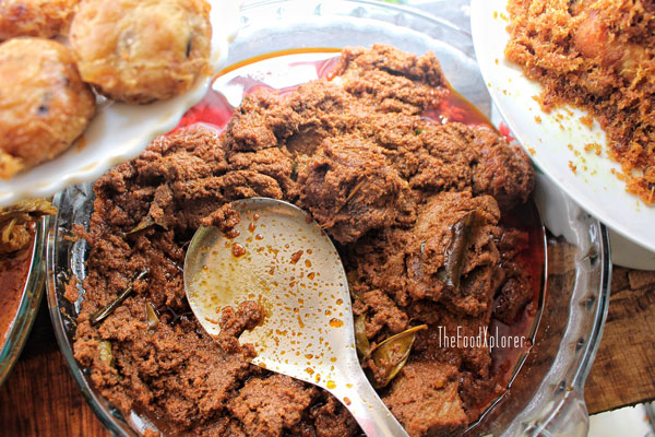 Warung Nasi Ampera dan Rumah Makan Padang, Serupa Tapi Tak Sama