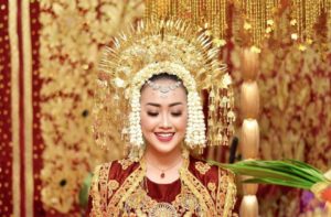 Yuk Ketahui Makna Suntiang Anak Daro Minangkabau