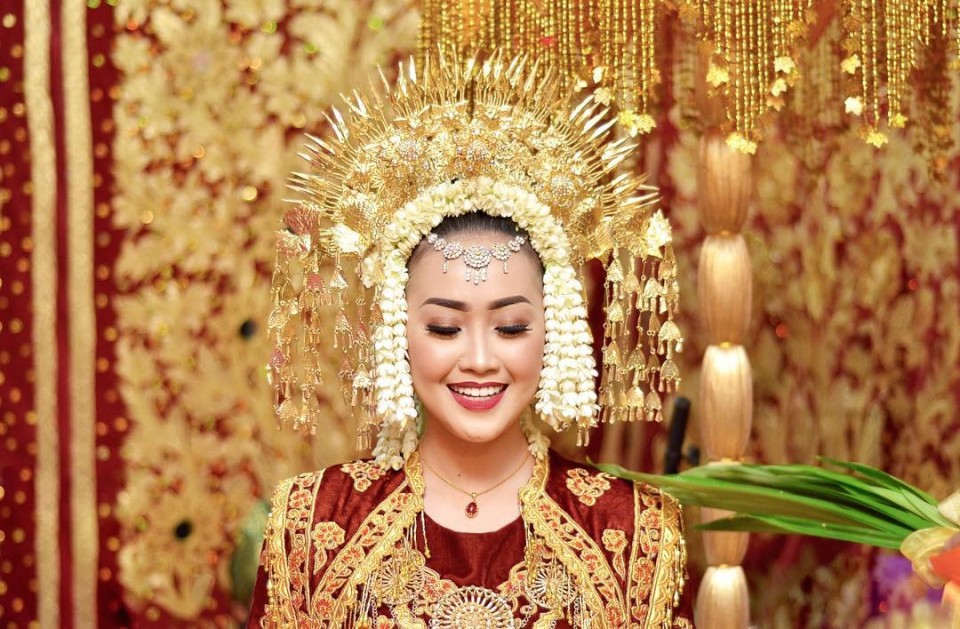 Yuk Ketahui Makna Suntiang Anak Daro Minangkabau