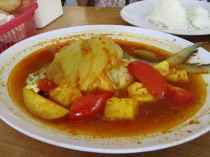 Daftar Menu Wajib yang Selalu Tersedia di Rumah Makan Padang terong teri