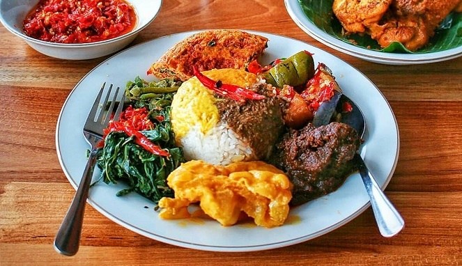 Diet Setengah Hati Ariel Tatum, Tak Makan Nasi, Kecuali Nasi Padang