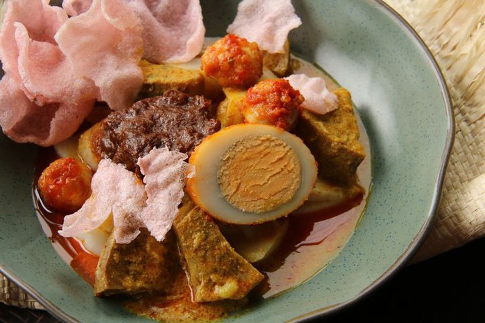 Katupek & Dendeng Balado Menu Wajib Pas Lebaran