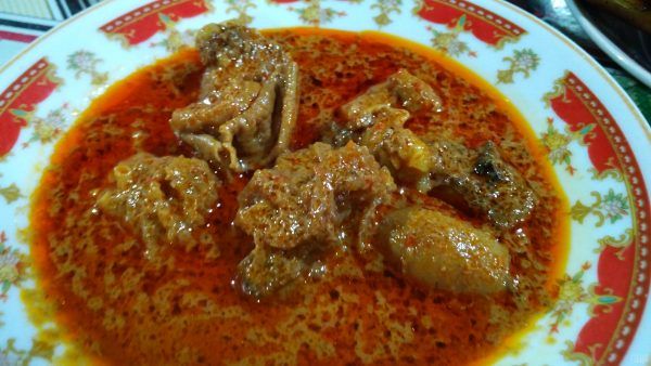 Nasi Hangat Berlauk Gulai Cincang yang Gurih Pedas di RM Sari Bundo