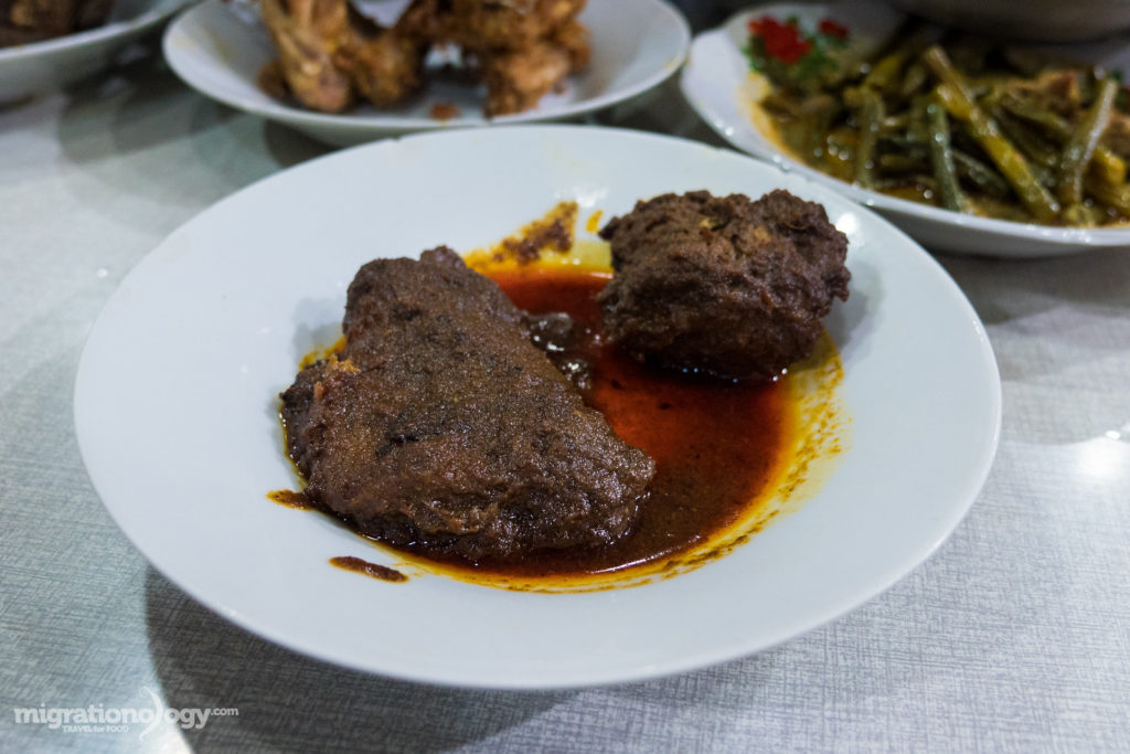 Sari Bundo Masuk Jajaran 5 Restoran dengan Rendang Terenak Versi Orami