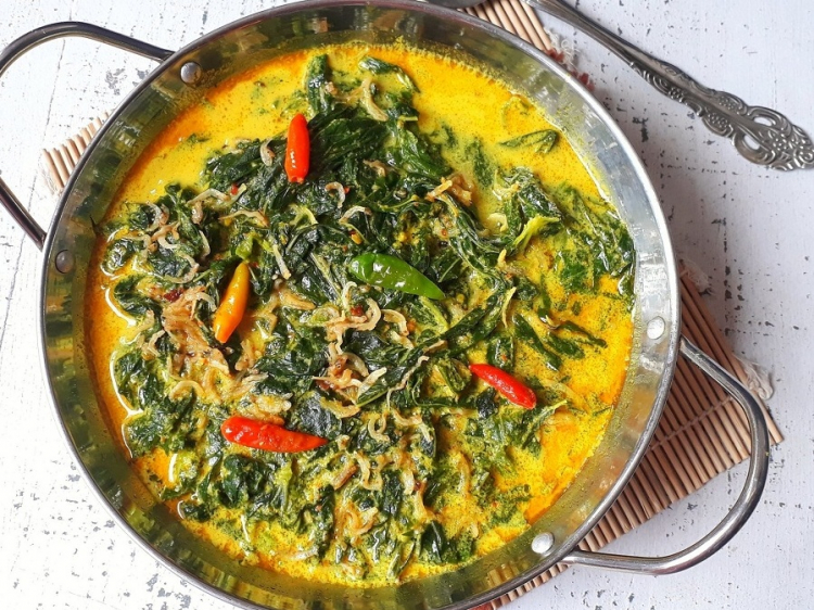 6 Tips Memasak Gulai Daun Singkong yang Lezat