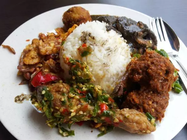 Lagi Diet, Tapi Masih Ingin Nasi Padang? Ini Solusinya ...