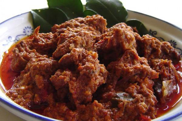 Lagi, Sumbar Kirim 1 Ton Rendang untuk Tsunami Selat Sunda