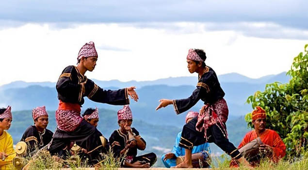 Memahami Silat Minangkabau dari Pakaian dan Gerakan