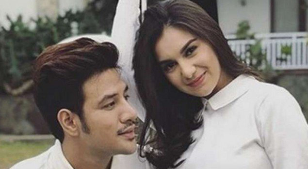 Menggunakan Adat Minang Mewah Jadi Tema Foto Prewedding Ammar Zoni-Irish Bella