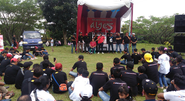 Dihadiri Ratusan Orang, Pecinta Bus Silaturahmi di Pagaruyung