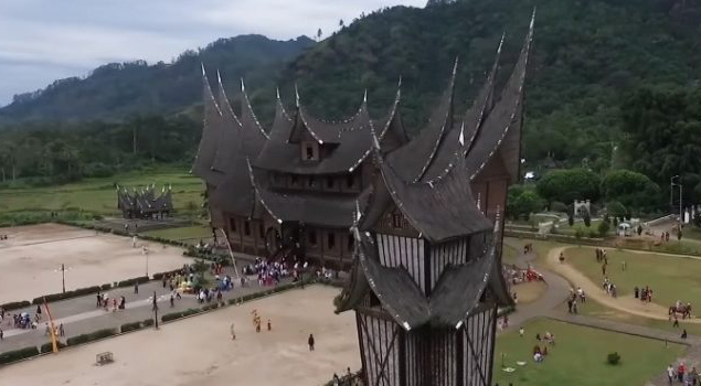 Masyarakat Malaysia Susuri Kesamaan Adat di Tanah Datar