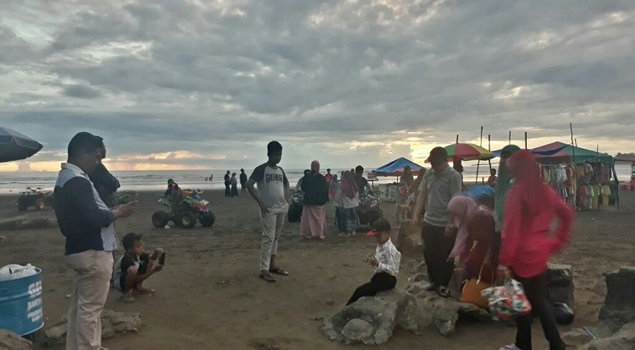 Libur Lebaran, Pantai Air Manis Kota Padang dikunjungi 63 ribu wisatawan