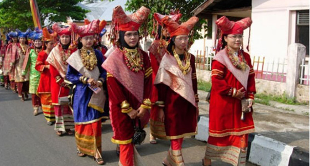 Peragaan Busana Minangkabau Digelar Dinas Pariwisata Sumbar