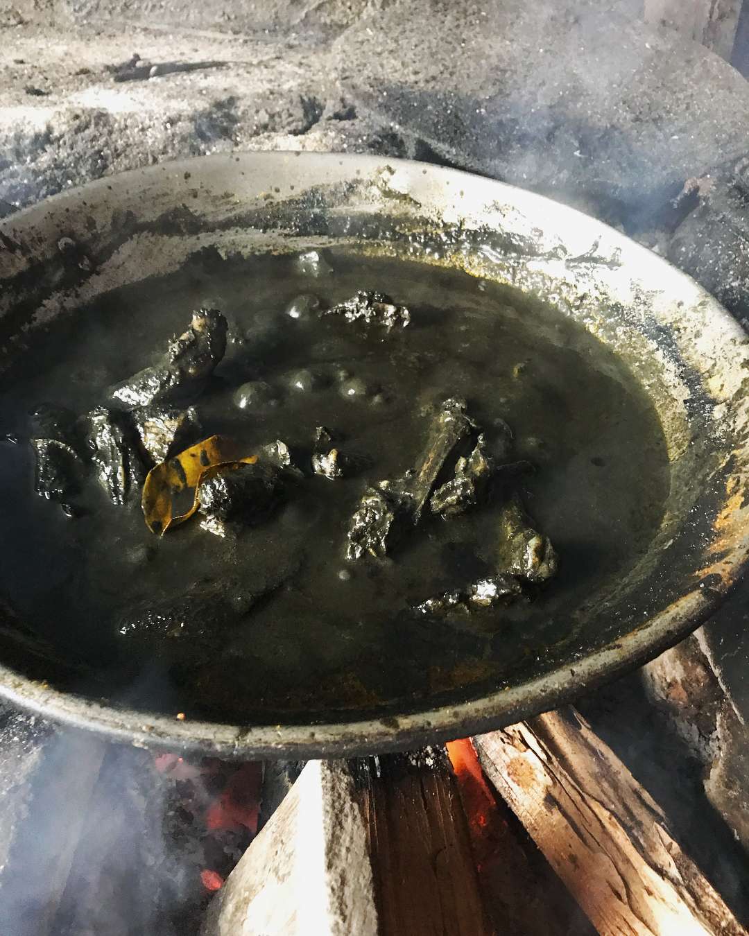 gulai ayam galundi, gulai ayam hitam