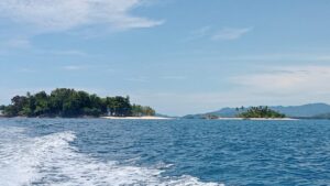 Pulau Semangki dari Speed Boat