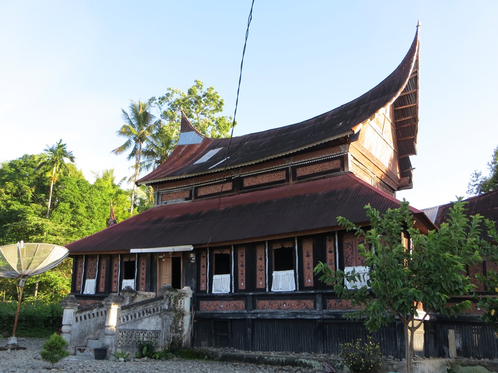rumah gadang baanjuang