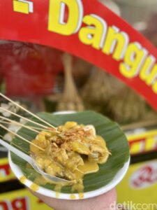Jajanan Langka Minangkabau di Festival Budaya Luhak Nan Tigo 2022