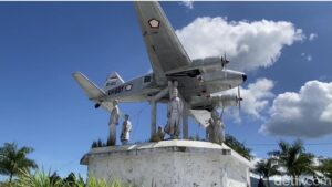 Avro Anson Pesawat Terbang Pertama yang Dibeli dari Emas Kaum Ibu Minang
